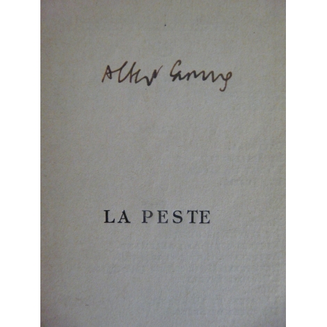 Signature de Camus sur La peste exemplaire du service de presse Précieux paraphe de Camus sur son texte emblématique.